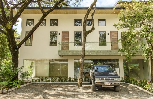 Nosara Apartment | Perfectly located in Playa Guiones. Walk to the beach, shops, restaurants & yoga