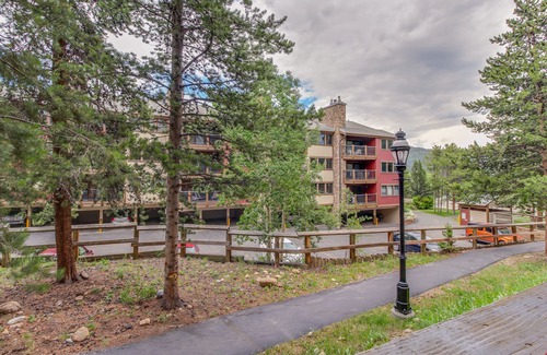 Historic District Apartment | Perfectly located studio with pool & hot tubs - walk to lifts and Main Street
