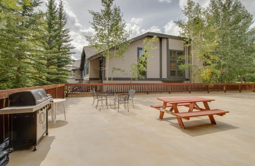 Historic District Apartment | Perfectly located studio with pool & hot tubs - walk to lifts and Main Street