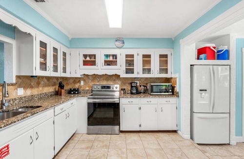 Snug Harbor Estates House | Perfectly Located Beachside Oasis W/Fire Pit + Patio + BBQ Grill! 🌴