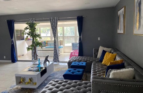 Palm Beach - West Palm Beach House | Perfectly Relaxing Queen Suite/Freestanding Tub,