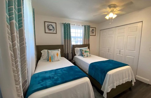 Palm Beach - West Palm Beach House | Perfectly Relaxing Queen Suite/Freestanding Tub,