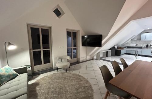 Hallbergmoos Apartment | Perfekt für 6-8! Küche Parkplätze Flughafen