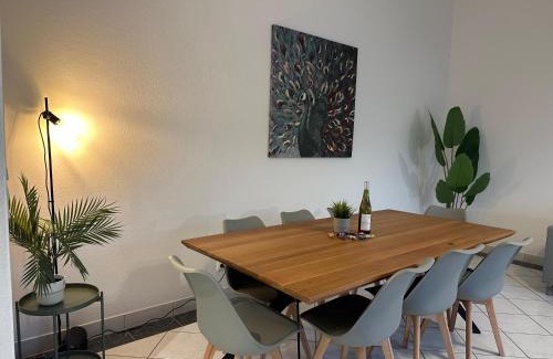 Hallbergmoos Apartment | Perfekt für 6-8! Küche Parkplätze Flughafen