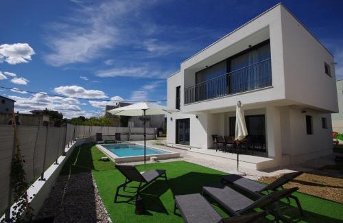 Rudine Villa | PERISKA Home