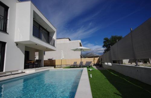 Rudine Villa | PERISKA Home