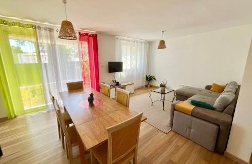 Toulon Apartment | Perle rare, F4 donnant sur un grand jardin privé aménagé, parkings gratuits, clim, calme, idéal famille & pro, 10 min de la mer et du centre-ville, de la gare sncf et routière