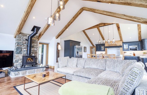 Dyffryn Ardudwy Cottage | PERTH Y DERI, with open fire in Llanddwywe