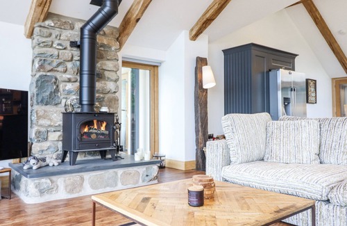 Dyffryn Ardudwy Cottage | PERTH Y DERI, with open fire in Llanddwywe