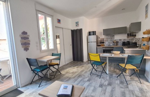 Valras-Plage House | « Pescadhome » Maison Rénovée 2024. Centre Valras, Plage à 130m, Climatisation
