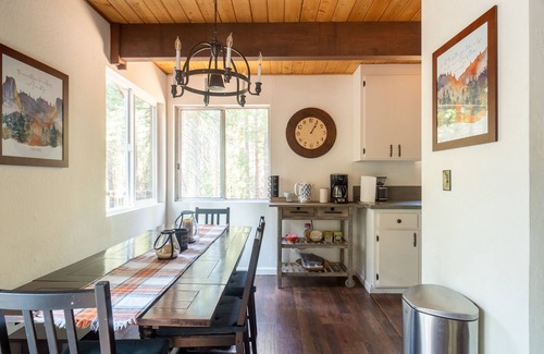Arnold Cabin | Pet and Family Friendly - Fall Retreat