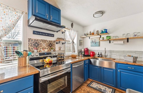 Lamar Heights Area House | PET AND FAMILY FRIENDLY I HEART COLORADO HOME