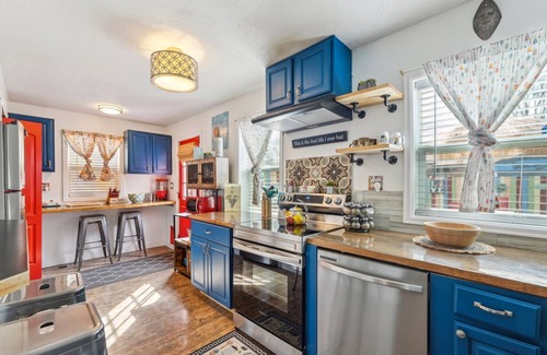 Lamar Heights Area House | PET AND FAMILY FRIENDLY I HEART COLORADO HOME