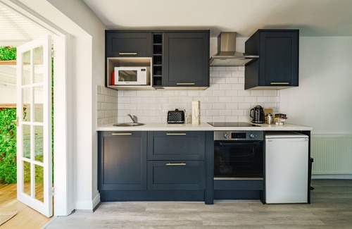 City Centre Apartment | Pet friendly studio with private patio