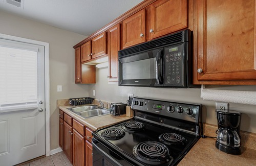 Clarksville House | Pet friendly, 15 Minutes to Fort Campbell-B1