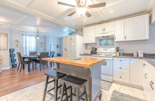 Garden City House | PET FRIENDLY - 2Bdrm/1Bath home in Oceanside Village! Close to Pool