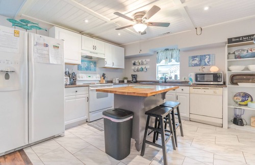 Garden City House | PET FRIENDLY - 2Bdrm/1Bath home in Oceanside Village! Close to Pool