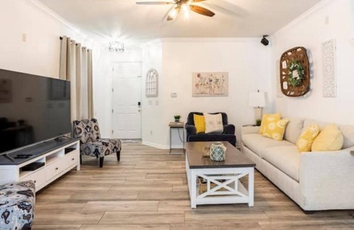 Wesley Chapel South House | Pet Friendly 3B/R in Tampa-close 2 Clearwater beaches/Wiregrass/Epperson Lagoon.