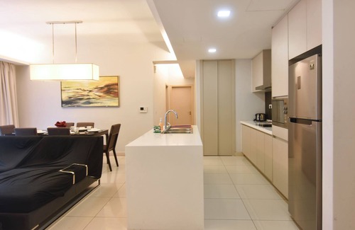 Golden Triangle Apartment | Pet Friendly, 3BR Apt KL, Bathtub & Parking