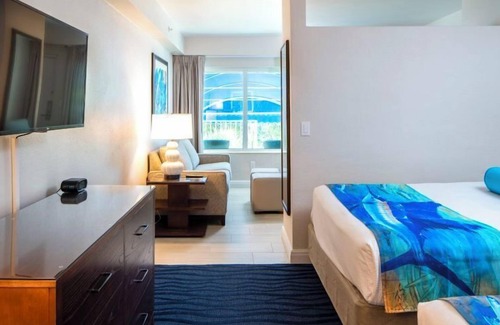 St. Pete Beach Hotel | Pet-friendly Accommodation Near the Beach! 2 Pools