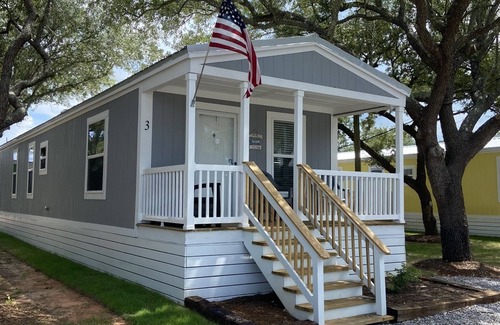 Navarre Cottage | Pet friendly, affordable vacation rentals