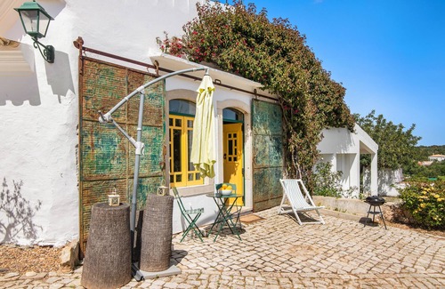 Charneca House | Pet-Friendly 'Algarve Charming Rural 1Br Villa' with Shared Terrace, Shared Pool & Wi-Fi