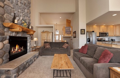 Fraser Condo | Pet Friendly! Amazing Views of Byers Peak, Private Garage, Washer/Dryer