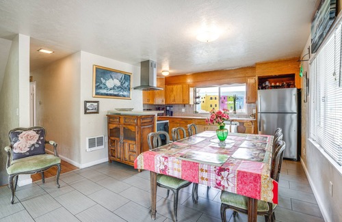 Grand Lake Apartment | Pet-Friendly Apartment: 1 Mi to Lake Merritt!