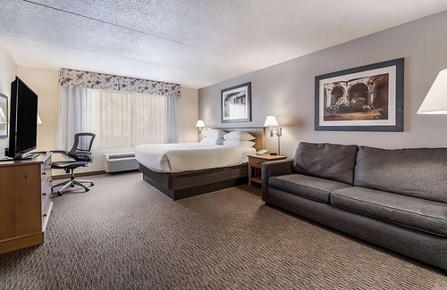 Palm Valley Hotel | Pet-friendly at Red Lion Inn & Suites Goodyear Phoenix! FREE Parking!