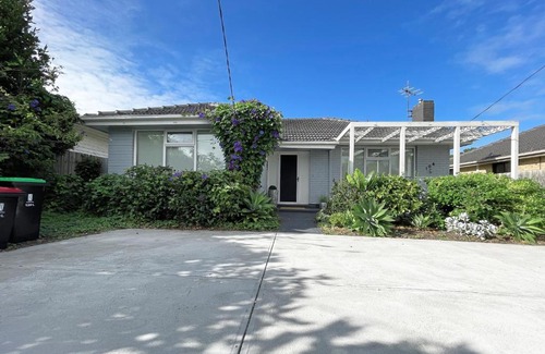 Parkdale House | Pet-friendly Bayside 4BR Rental House near Mentone