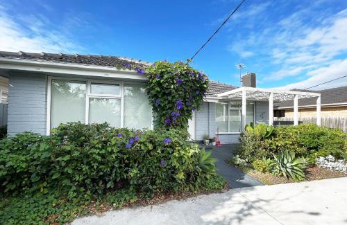Parkdale House | Pet-friendly Bayside 4BR Rental House near Mentone