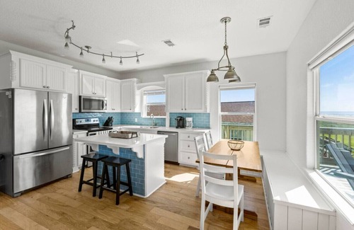 Freeport House | Pet Friendly Beachfront Surfside Retreat