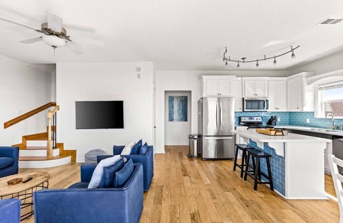 Freeport House | Pet Friendly Beachfront Surfside Retreat