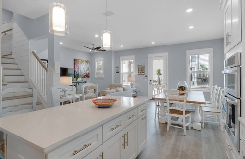 Dune Allen Beach House | *Pet Friendly | Community pool | Roof top deck | Steps to beach | Bike to shops, restaurants | Wi-Fi