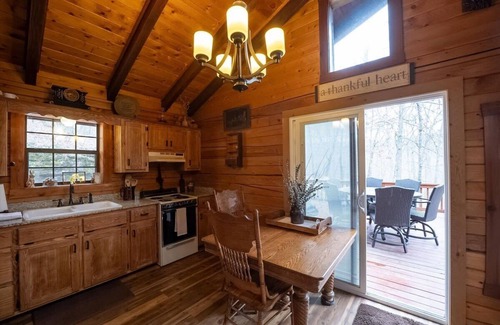 Eureka Springs Cabin | Pet Friendly Cabin! Fire Pit, Mountains, Trails