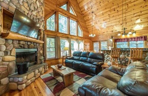 Cleveland House | Pet-Friendly Cabin with Outdoor Living Space in Cleveland, Georgia