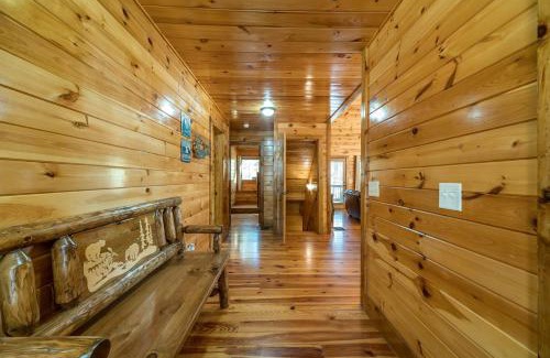 Cleveland House | Pet-Friendly Cabin with Outdoor Living Space in Cleveland, Georgia