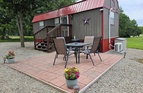 Warsaw Cabin | Pet friendly cabin with King bed