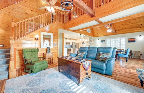 Canyon Lake Cabin | Pet-Friendly Canyon Lake Cabin, 1 Mi to Water!