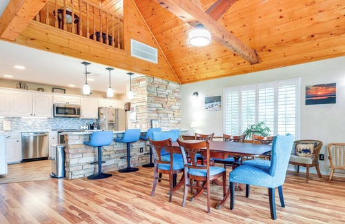 Canyon Lake Cabin | Pet-Friendly Canyon Lake Cabin, 1 Mi to Water!