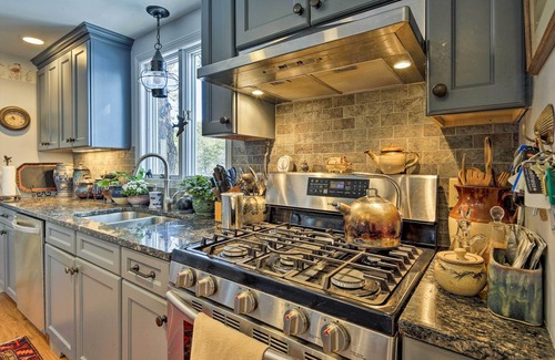 Eastham Cottage | Pet-friendly Cape Cod Home w/ Deck 2 Mi to Beaches