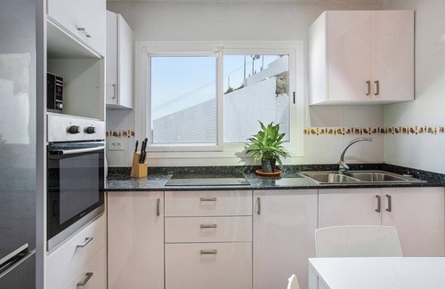Galdar House | Pet-Friendly "Casa Buenavista" with Sea and Mountain Views, Private Terrace & Wi-Fi