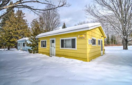 Charlevoix House | Pet-Friendly Charlevoix Cabin Walk to Lakefront!