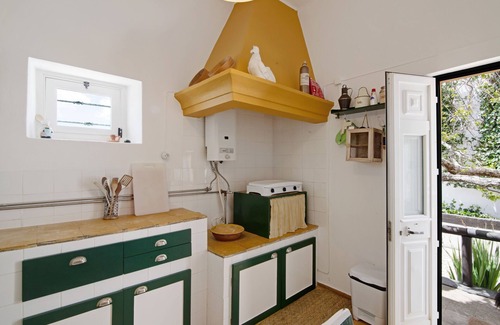 Charneca House | Pet-Friendly 'Charming 2Br Colonial Villa' with Shared Terrace, Shared Pool & Wi-Fi