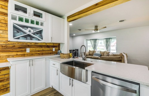 Venetian Way Cottage | Pet-friendly Cocoa Beach Home: Walk to Beach!