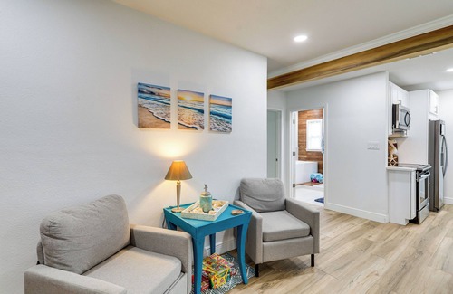 Venetian Way Cottage | Pet-friendly Cocoa Beach Home: Walk to Beach!