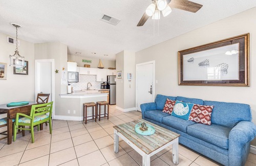 Corpus Christi Condo | Pet-Friendly, Condo w/Hot Tub, Pool, Private Pond, & Close to the Beach