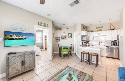 Corpus Christi Condo | Pet-Friendly, Condo w/Hot Tub, Pool, Private Pond, & Close to the Beach