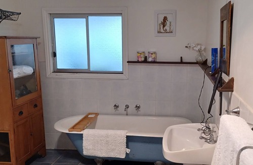 Moorowie Cottage | Pet friendly cottage less than 5 min to southern Yorkes amazing Flaherty beach
