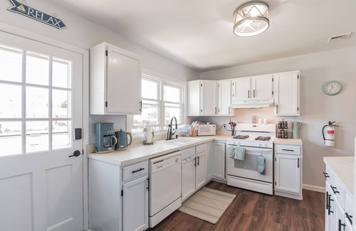 Brigantine Cottage | Pet-Friendly Cottage 1 Block to Beach Bay AccessnDM SPECIAL SPRING PRICES